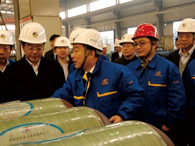 原湖南省委書(shū)記（現(xiàn)人民法院院長(zhǎng)）周強(qiáng)視察高容，彭琪董事長(zhǎng)認(rèn)真匯報(bào)工作詳情