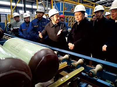 原衡陽(yáng)市委書(shū)記、市人大常委會(huì)主任周農(nóng)（湖南省人大常委會(huì)副主任、黨組成員、省總工會(huì)主席）視察金化高容，彭琪董事長(zhǎng)現(xiàn)場(chǎng)陪同